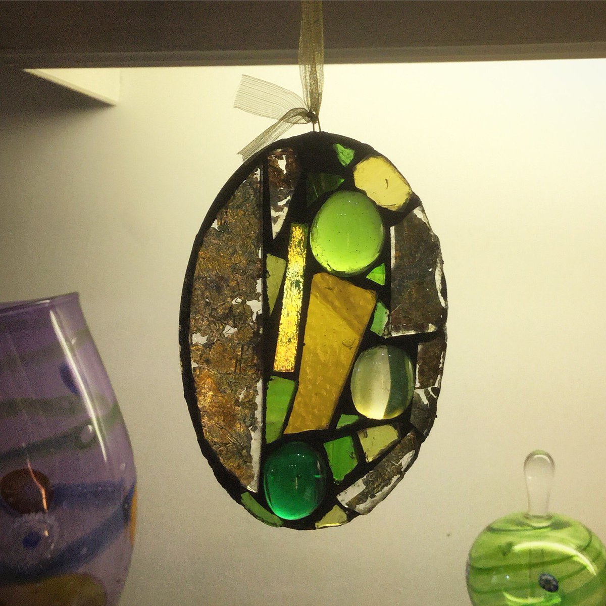 Primavera1945's tweet photo. Fantastic new #glass hangings from #KayHall They really twinkle in the light✨
#primaveragallery #cambridgeglass https://t.co/g8Yd927tkn