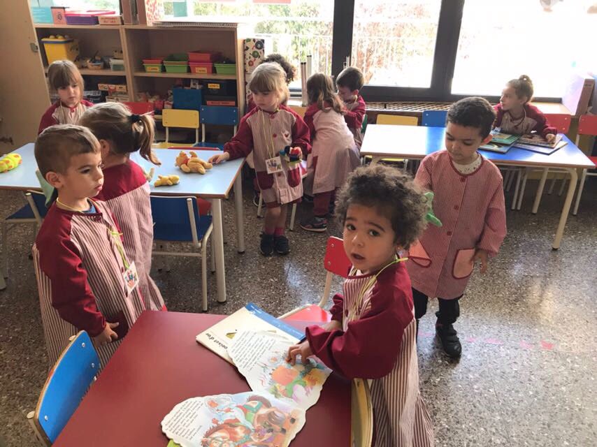 FerrandoNeus's tweet image. Avui dimarts, els nens d'infantil hem jugat i experimentat en els diferents espais d'aprenentatge.