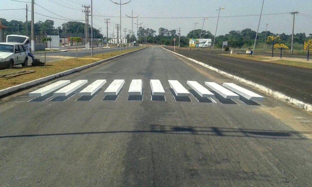 GoOutsideBR's tweet image. Faixa de pedestres "3D" pintada em Cuiabá para tentar diminuir o excesso de velocidade dos carros 😍#vadebike #umcarroamenos