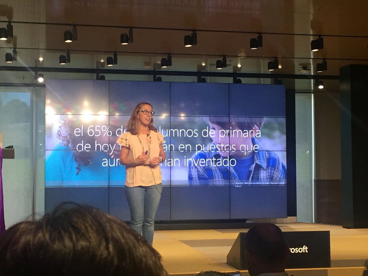 encarteacher's tweet photo. @AinhoaMarcosEC nos habla de la importancia de habilidades STEM #MIEExp #EscuadronMIE17 @MsEduEsp https://t.co/xXPCzKNf4k