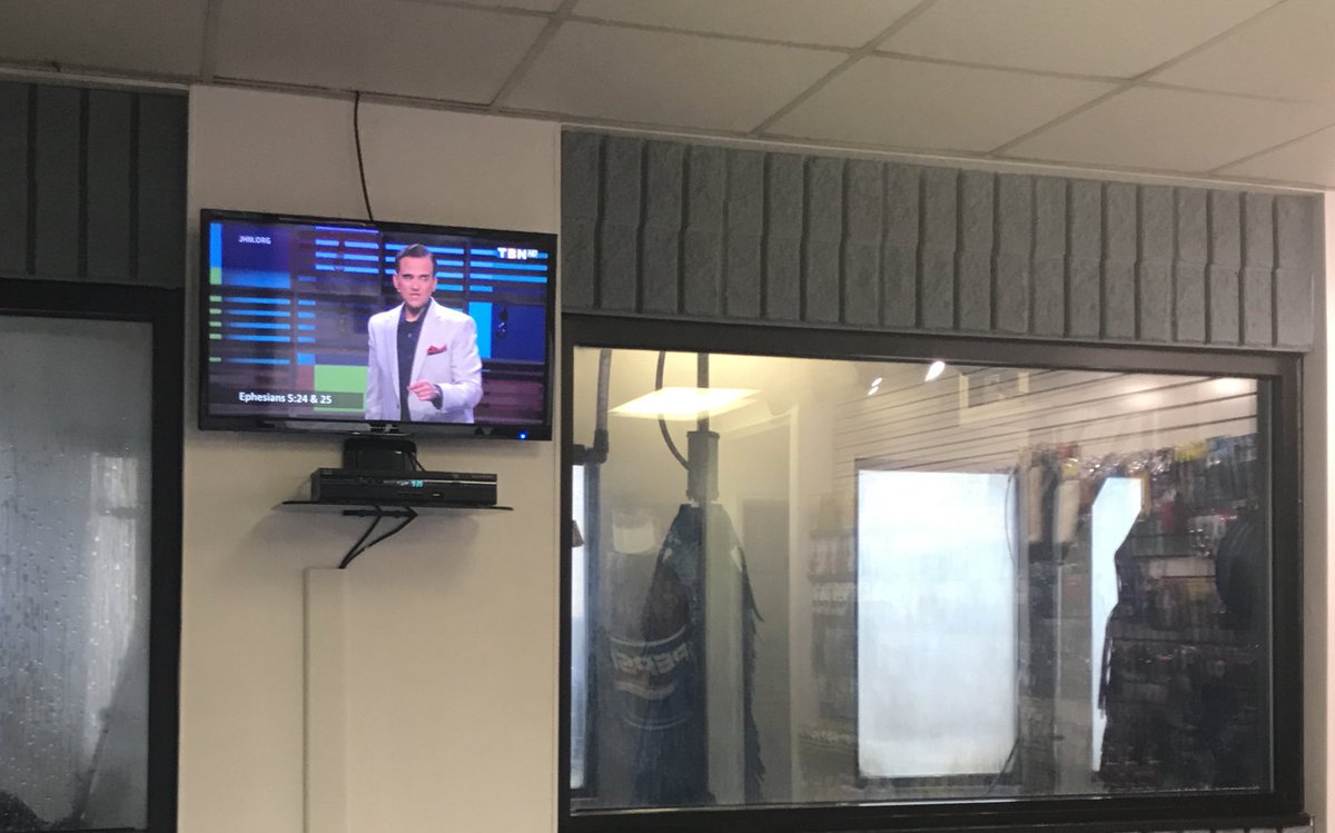tarandagreene's tweet photo. Getting my car washed this morning &amp; hear a familiar voice over my shoulder...@PastorMattHagee just preaching the fire down! #ubettapreach https://t.co/HXjGZv1lbi