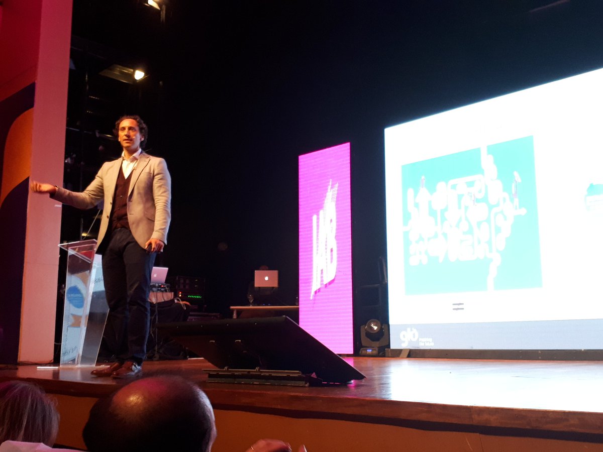Quatromanos_uy's tweet photo. .@DavidRayo: "No hay que asustarse del Big Data, hay que transformarlo en Smart Data y aplicarlo al contenido audiovisual" #IABforumUy https://t.co/cL1w3cwcwS