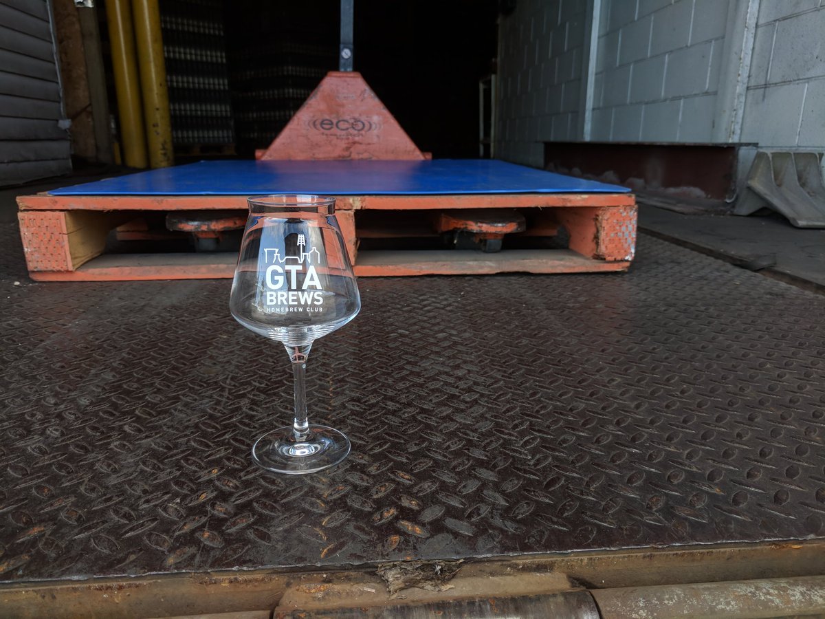 GTABrews's tweet photo. Picked up the NEW club branded #tekuglass order this morning. They look amazing! #homebrew https://t.co/FYR2m4Kf5i
