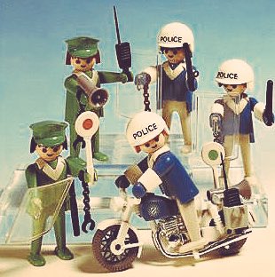 click_diario's tweet photo. REF. 3232 SET DE POLICÍAS https://t.co/Pz08SleOLU