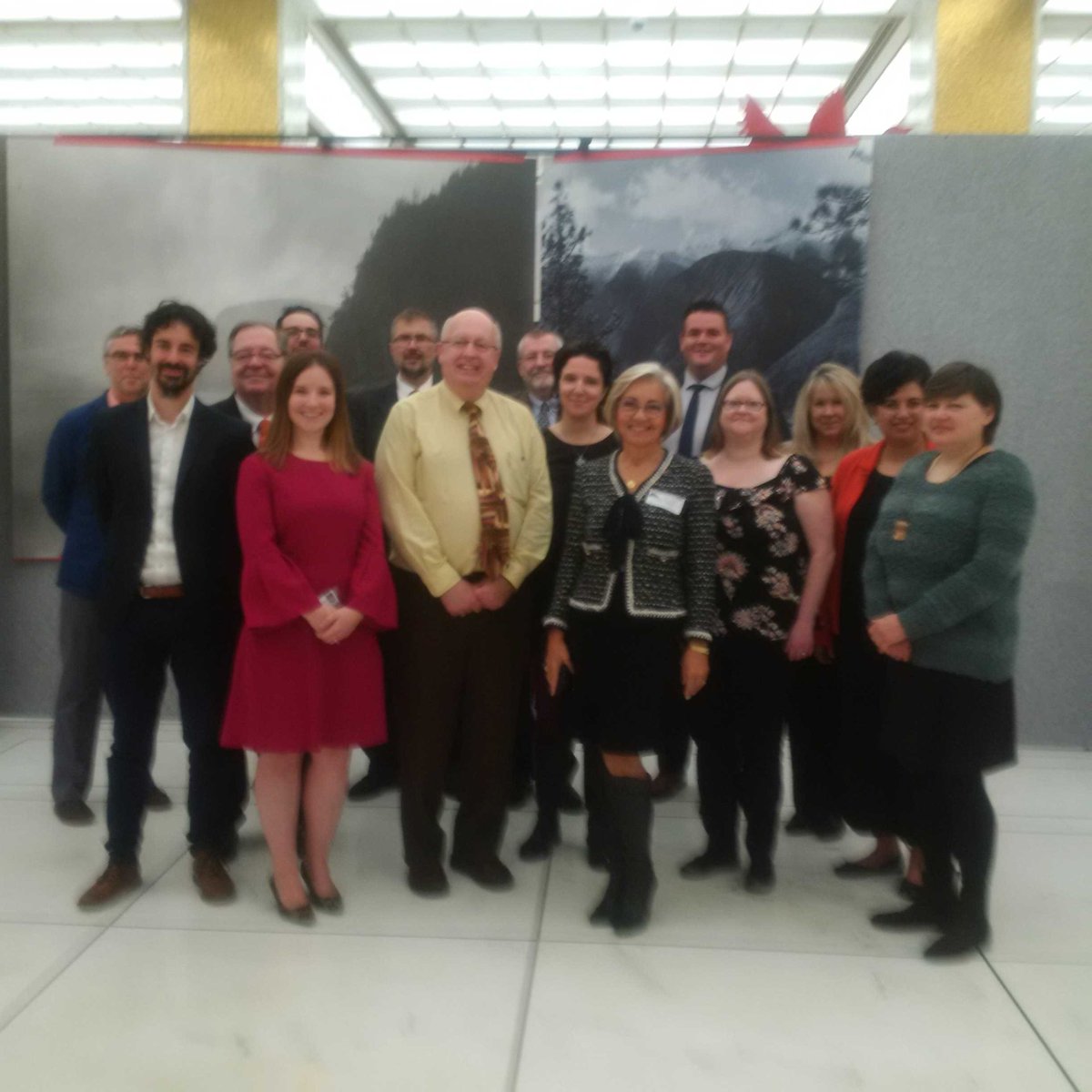 GuyBerthiaume2's tweet photo. Comité directeur sur les archives canadiennes #Archives2026 en rencontre au #BAC395 ce matin @BiblioArchives https://t.co/q7tdXV914u