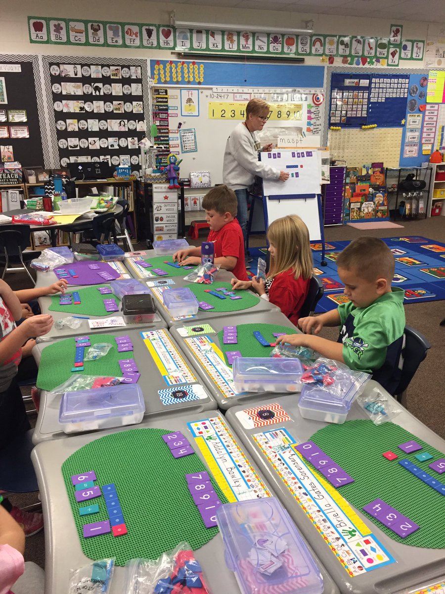 melissa_mcdonal's tweet photo. Kindergarteners in @GloriaParr's class learning how to make math equations.   #GIShoemaker #RiseGI https://t.co/Q4AedTkPEF