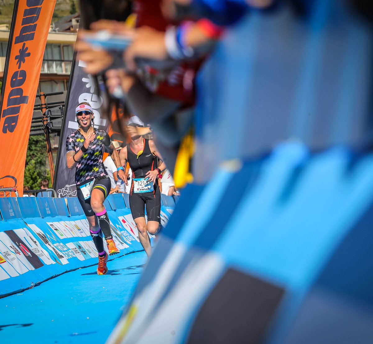alpe_triathlon's tweet photo. Être une légende? Question d'attitude 😉 #alpetriathlon18 #finishline #courtedistance https://t.co/0TzSpK0zF2 https://t.co/Vw1MvwCLyo