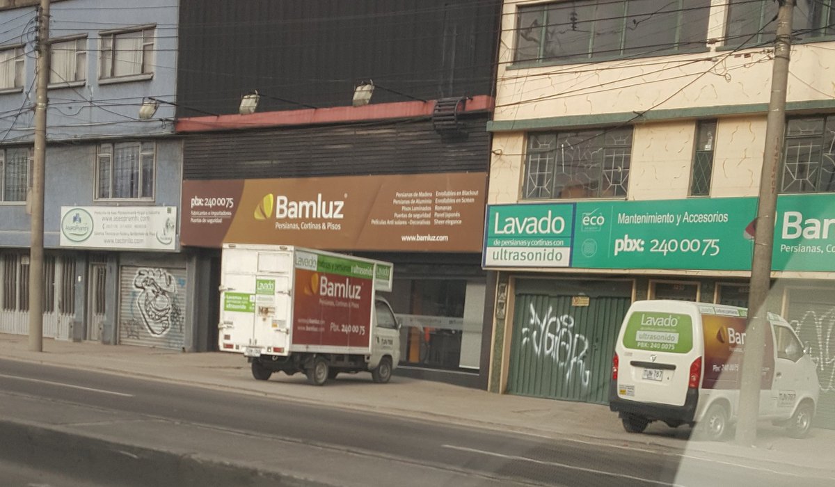 Insistir, persistir y no desistir hasta que <a href="/SectorMovilidad/">Movilidad Bogotá</a> y @DadepBogota actúen sobre la invasión de #andenesparapeatones en la cr68con68