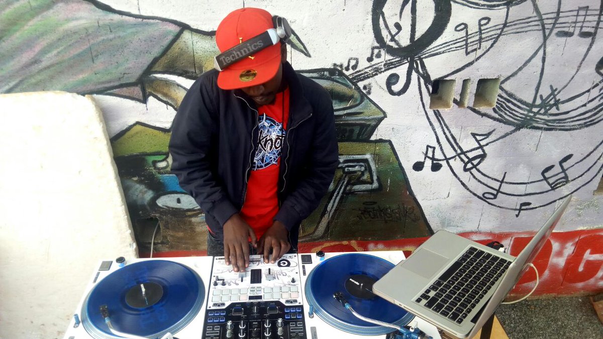 DjKutskillz's tweet photo. Live on ebru tv https://t.co/kbsFEL2UV1