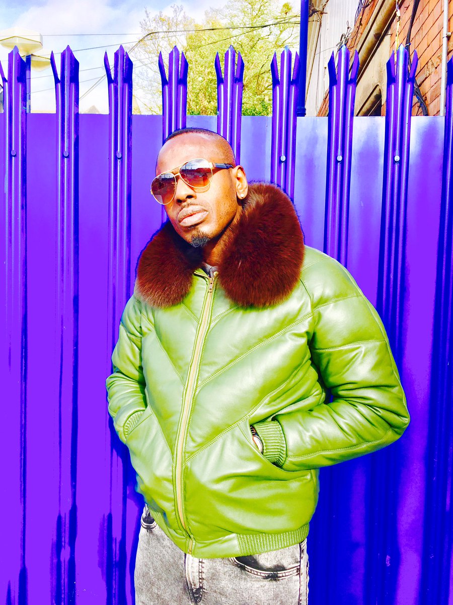 BigBenOfoedu's tweet photo. @SrogersScott you crazy with this one. Got a brudder all Bruce Banner outchere!! #Hulk #green #goosejacket #HipHopHistory https://t.co/41n8XyyMzU