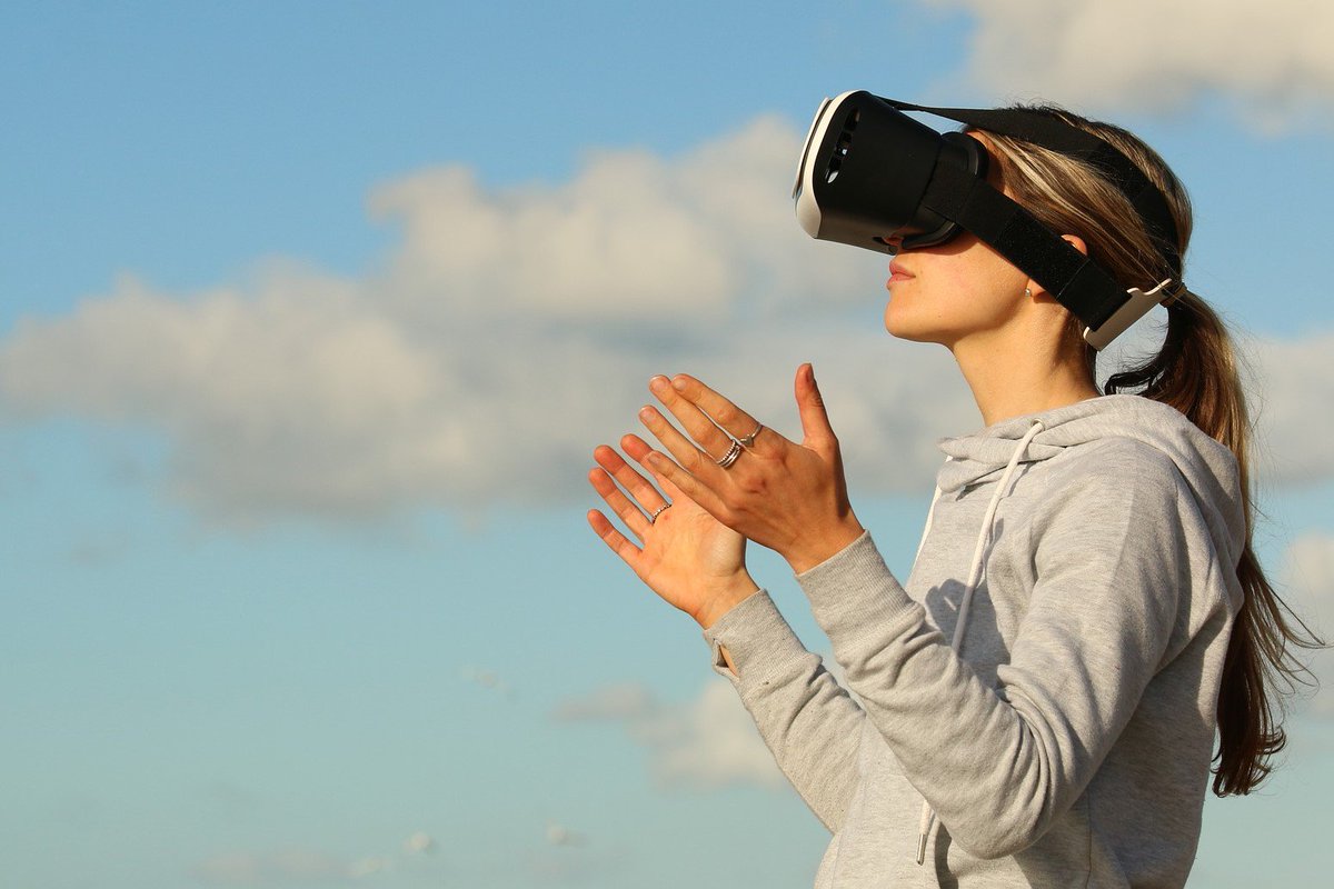 Your opinion matters! Take our #survey to tell us your thoughts on #VR #safety #training here: surveymonkey.com/r/RBDSCD6 #AI #VirtualReality 🙌