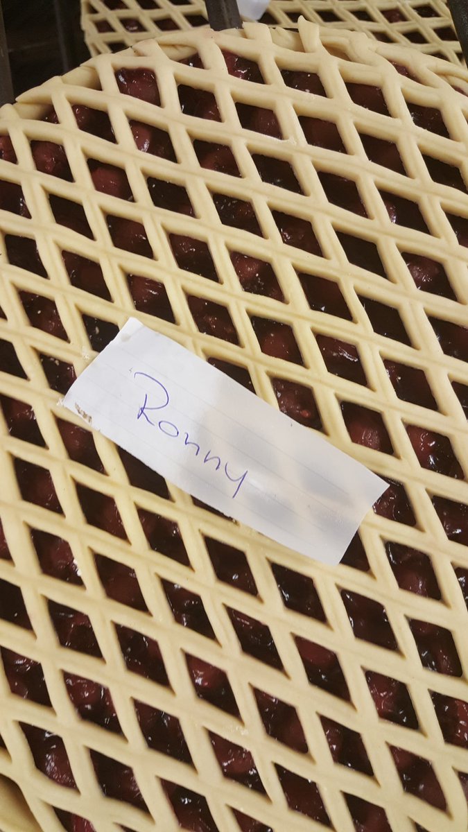 ff kersentaartje gebakken in de bakkerij