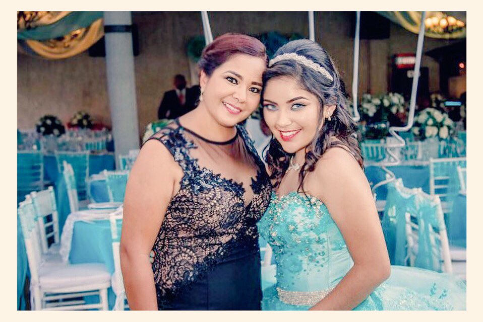 nidiajimenez79's tweet photo. Mi princesa hermosa 👗💐 https://t.co/zcIA1plmpV