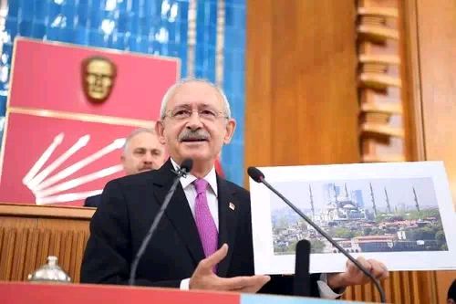 #SonraDedimKi
Kuş kadar beyni ile Reis'in sözlerini şeyinden anlayıp mutlu olan muhalefet başkanımız bile var daha ne olsun #Türkiyem 😏