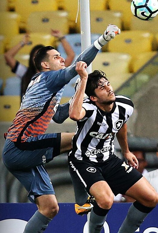 PABLOLEYESG's tweet photo. #Brasileirão #Botafago con R.Fernández los 90', derrotó 2-1 a #Corinthians con F.Balbuena @FBalbuenito los 90', y Á.Romero desde los 46'. https://t.co/CxEu8PyKLk