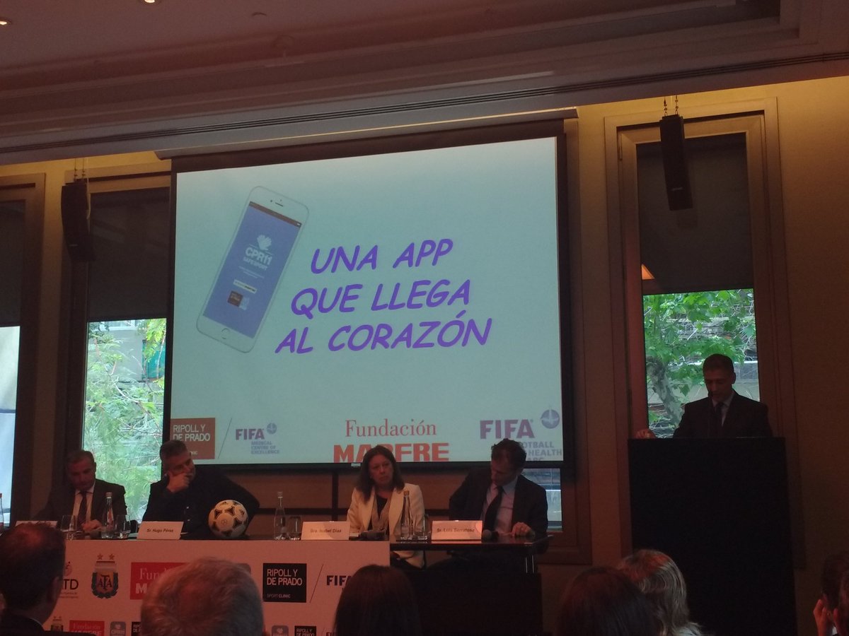 plisotto's tweet photo. Presentación de la nueva App #CPR11
Qué hacer ante un paro cardio respiratorio en el fútbol.
#JuegaSeguro
@MapfreArg https://t.co/2gAdnafUyi