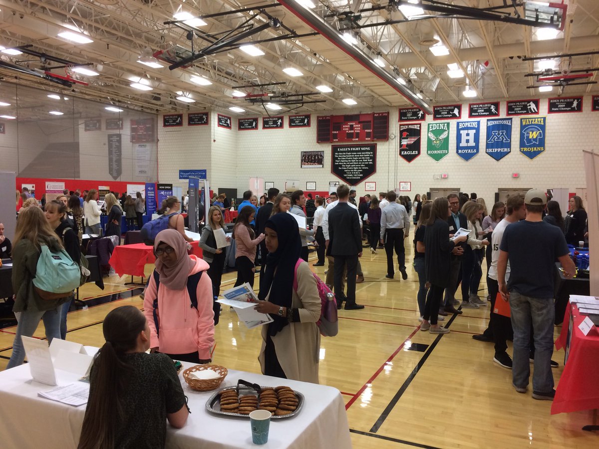 ConnMcCartan's tweet photo. Career Expo 2017. Thanks @EPChamber & @EPHS_Business for sponsoring. #RequiredForLife https://t.co/GLwUqB8ufX