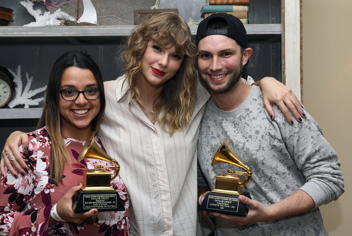 swiftlyspeakin's tweet photo. The excitement of dreams coming true is beyond the description of words! 💕I had the time of my life, WITH YOU @taylorswift13 THANK YOU! https://t.co/C5odtpQyKx