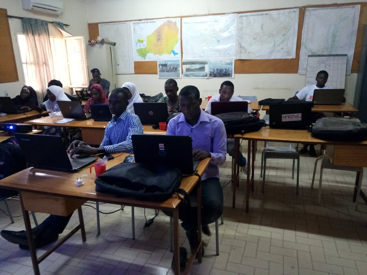 falher3's tweet photo. Niamey, 8h de Mapathon, sur la tache #149, région de #Tahoua avec @OSMNiger #ActionOifProjetEOF #Francophonie , #NigerMapping https://t.co/oBQ9v1VSQF