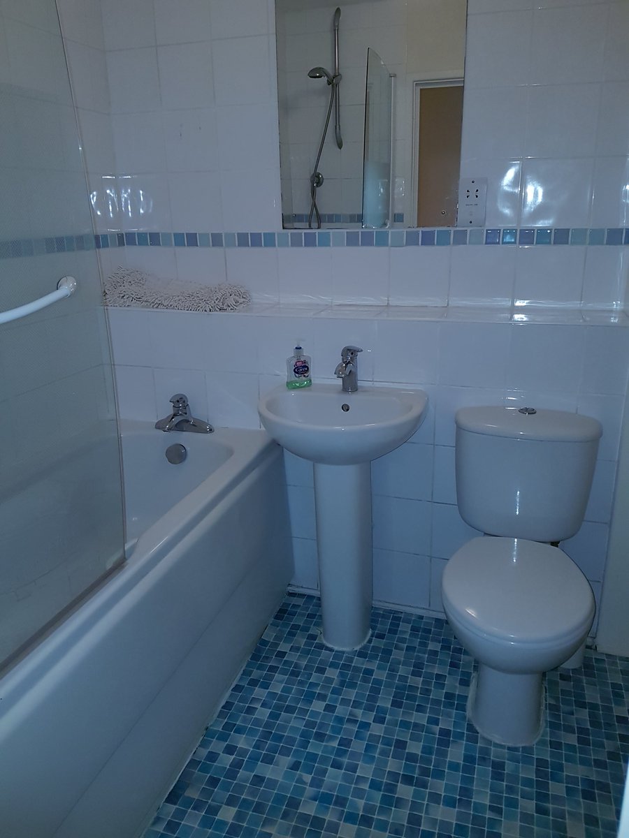 1 End of Tenancy completed in Wooburn Green. Contact us for a free quote! <a href="/HP13_local/">High Wycombe Local</a> #cleaning