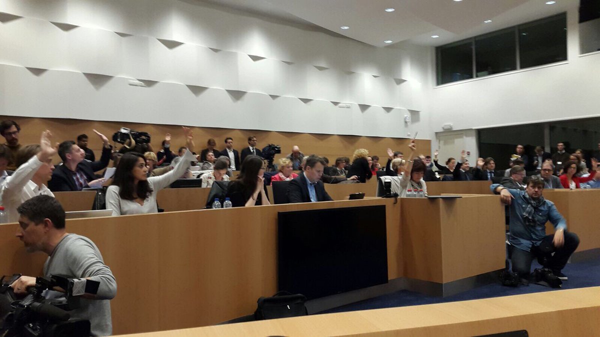 debackerphil's tweet photo. Hervorming Privacycommissie unaniem goedgekeurd #dekamer = essentiële schakel in ⬆️ bescherming persoonlijke levenssfeer van elke burger! https://t.co/GqA7D1gqQs
