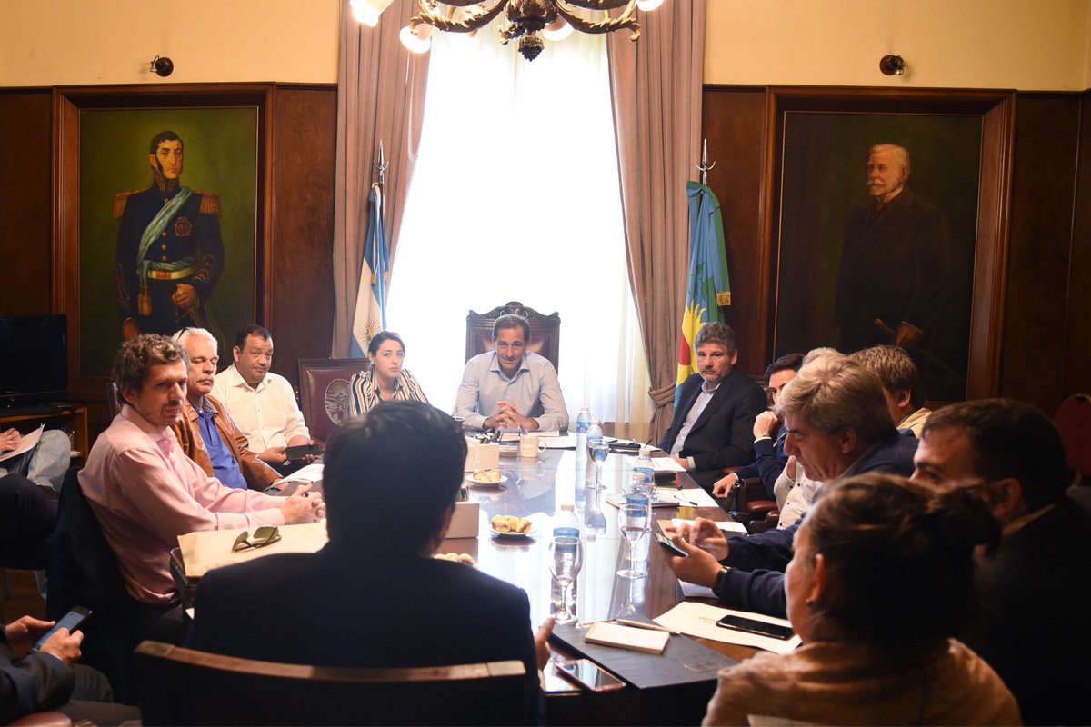 JulioGarro's tweet photo. Reunión de gabinete. #Equipo https://t.co/zBXQOtS7H4