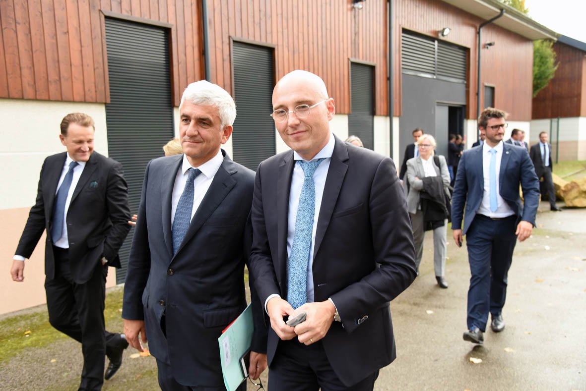 webaxys's tweet photo. Désormais #Webaxys, @RegionNormandie @ENGIEgroup @eatoncorp et @nissanfrance marchent main dans la main ! 🌱 #ZeroCarbonNetworks #GreenIT https://t.co/kg19mlaiym