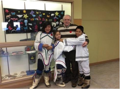 GOVofNUNAVUT's tweet photo. Aubrey Bolt from Tuugaalik High School in Naujaat was Nunavutβs 2017 #outstandingprincipal 2017 #Education #NU https://t.co/giBbviQBqz