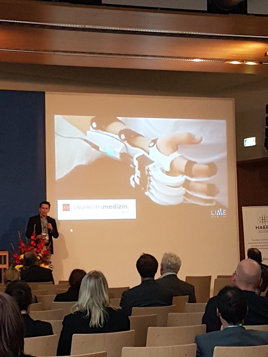 BioRNCluster's tweet photo. Our last two startups #300microns and #lime did a great job in pitching their ideas! #BioRN2017 https://t.co/BZKmqLPyVM