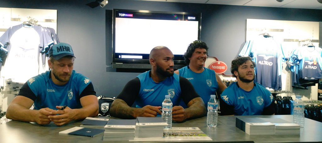 ClapasCistes's tweet photo. Merci aux joueurs, @nemani_nadolo, François, Benoît, pour leurs disponibilités après l'entraînement. #MHR https://t.co/f61SRECAf9