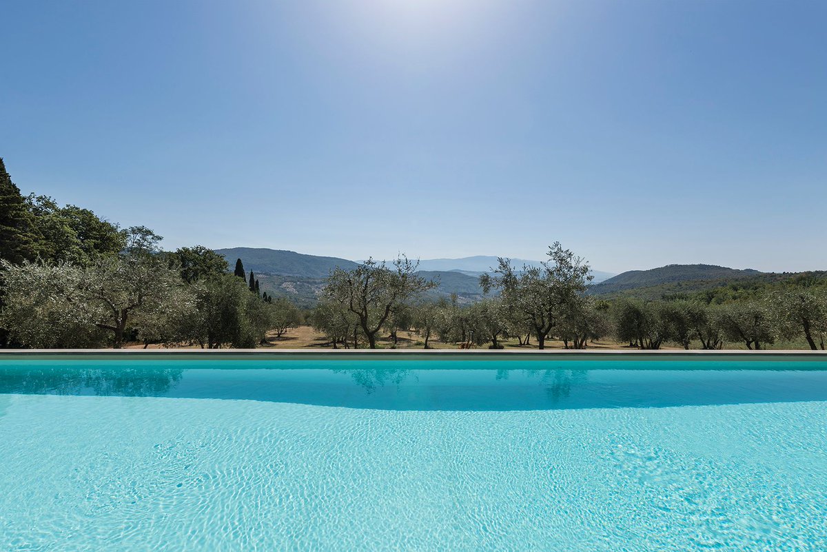preciousvillas's tweet photo. Incredible villa with views for sale outside of Florence https://t.co/TH2Vq9sXs6 #preciousvillas #tenutaconvista #tuscanviews #italiancastle https://t.co/G33oP4rokp