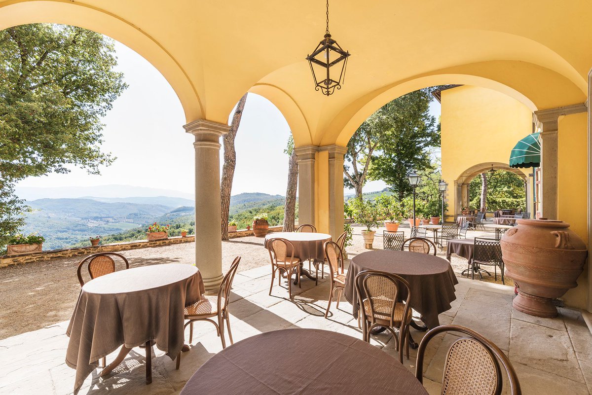 preciousvillas's tweet photo. Incredible villa with views for sale outside of Florence https://t.co/TH2Vq9sXs6 #preciousvillas #tenutaconvista #tuscanviews #italiancastle https://t.co/G33oP4rokp