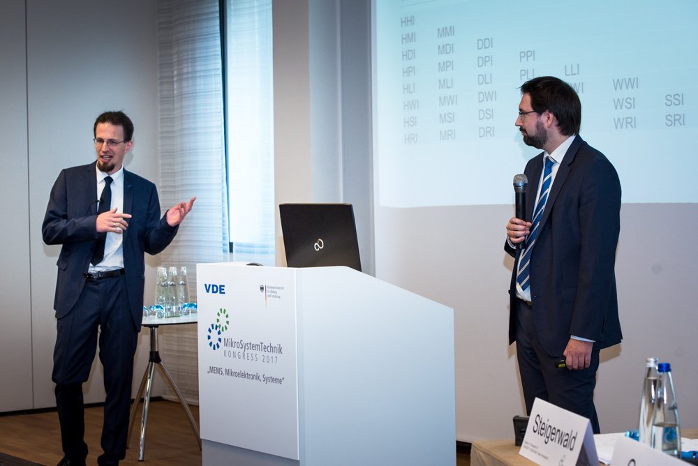 vdeyoungnet's tweet photo. #Industrie40 auf dem Mikrosystemtechnik Kongress 2017 in München. #MST17 https://t.co/dQAB8fqzpD