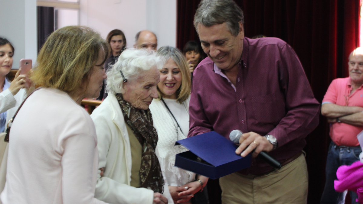 HcdVLopez's tweet photo. Distinción de Vecina Destacada a Magdalena Dominguez de Osellame, quien cumpliera 100 años el pasado 7 de Agosto.
Felicidades Magdalena! https://t.co/dqe3RbCfpg