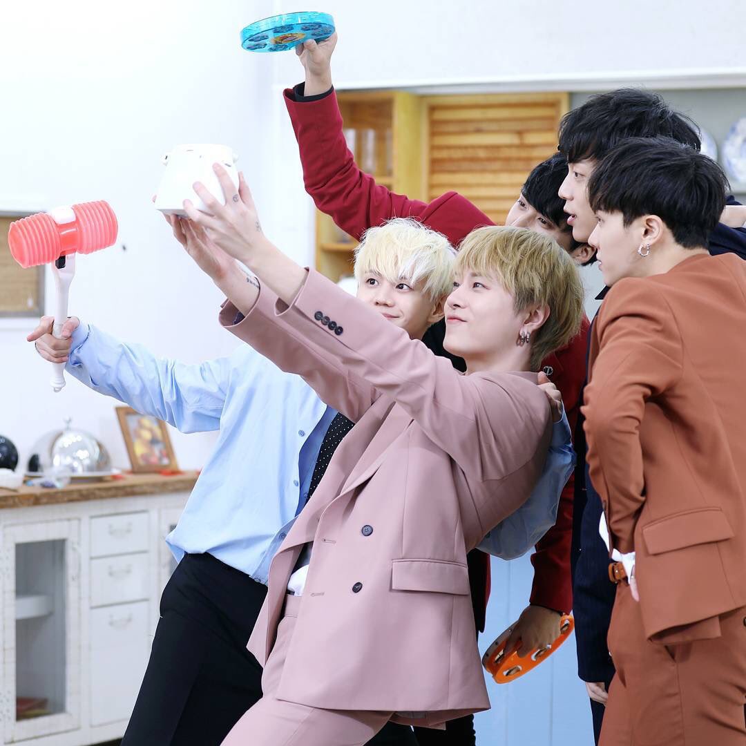 highlightdwhyon's tweet photo. 🎊１位おめでとう🎉
#Highlight1stwin 🏆
#CanBeBetter1stwin 🏆 https://t.co/xN4xMHanD4