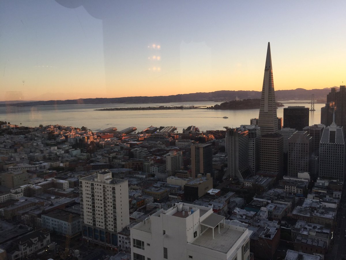 EdgewoodCenter's tweet photo. Good morning - sunrise!@Fairmont! #edgewoodbreakfast https://t.co/yFHaaIJcP1