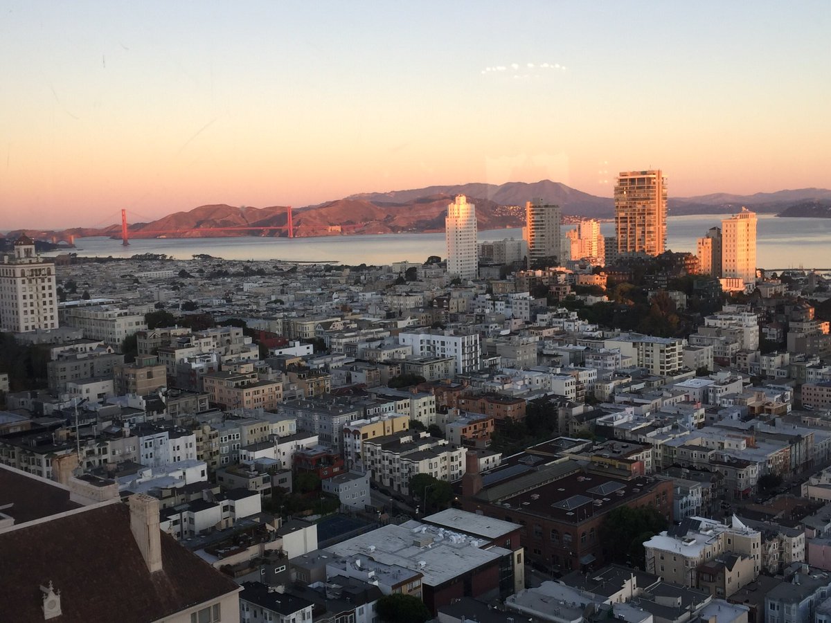 EdgewoodCenter's tweet photo. Good morning - sunrise!@Fairmont! #edgewoodbreakfast https://t.co/yFHaaIJcP1