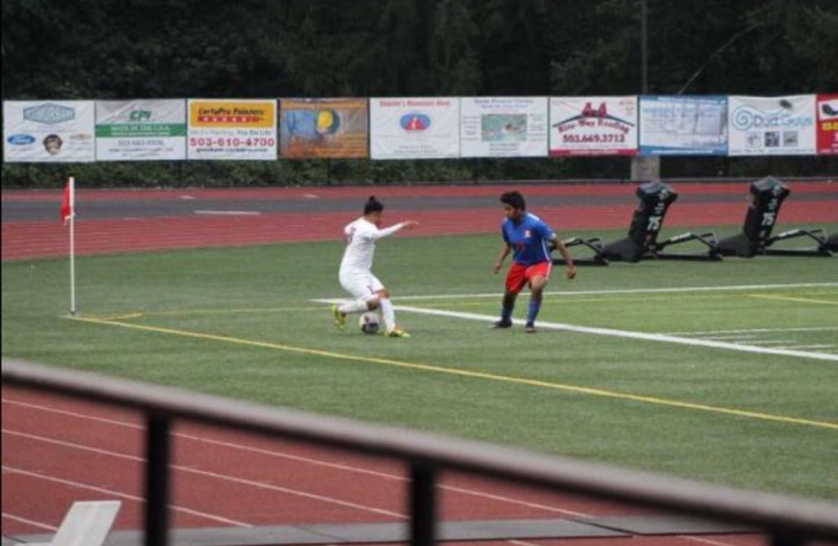 JuniorClass18's tweet photo. IT IS SENIOR NIGHT FOR OUR BOYS SOCCER TEAM AT 7!! LET’S FILL UP THE STANDS FOR ONE LAST SOCCER GAME⚽️⚽️⚽️⚽️⚽️ https://t.co/ytXIydpUHl