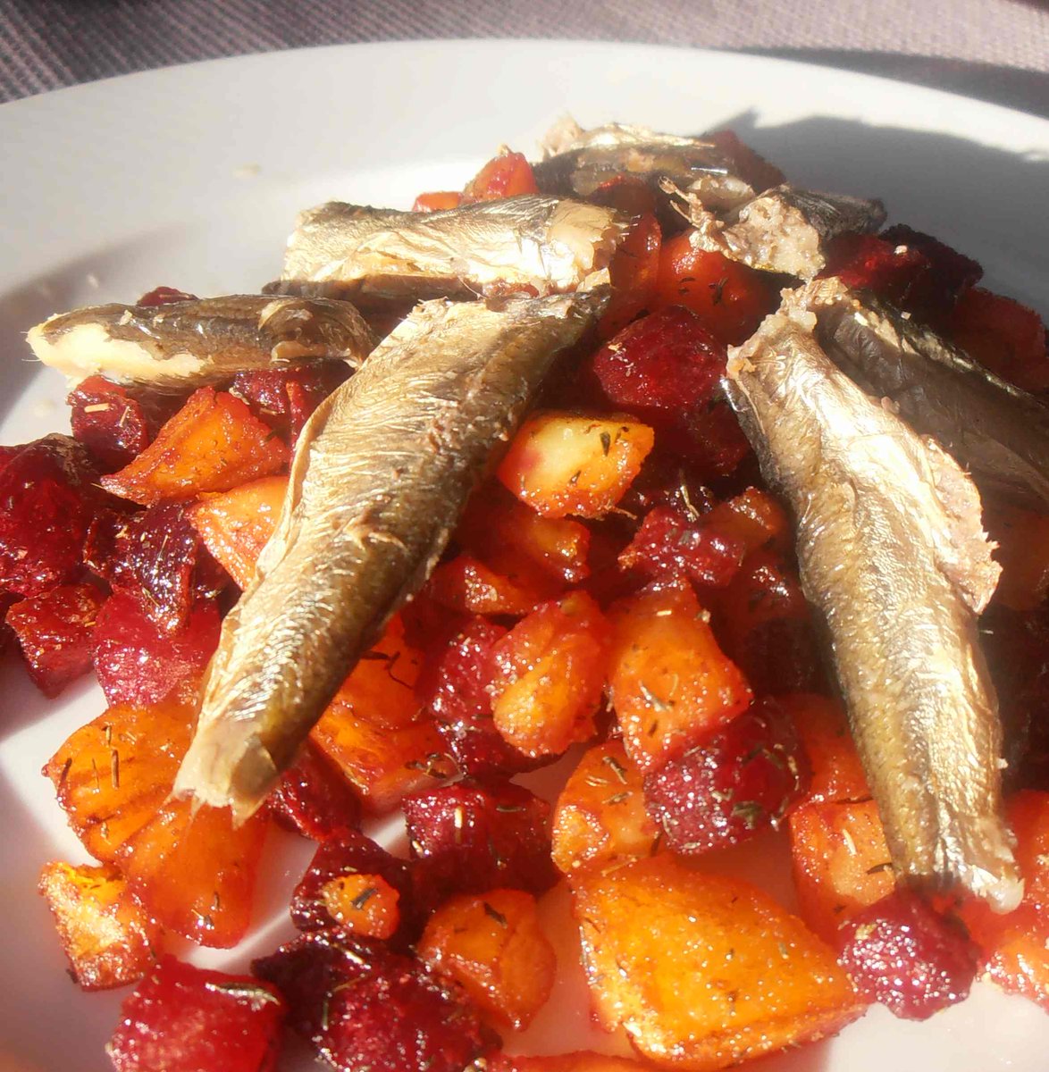 MikeKocht's tweet photo. #Twooking heute mit Anleihen aus Norddeutschland
#Sprotten auf Gröstl aus Erdäpfeln und Rohnen ;-)
https://t.co/PZ555lyRCp https://t.co/iXClk9H1pe
