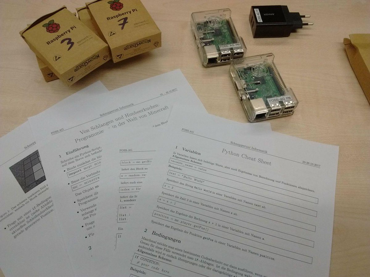 FOSSAGTUDO's tweet photo. #SchnupperUni an der @TU_Dortmund bei der @InformatikTUDO: Der @Raspberry_Pi + #Minecraft + Python Workshop der FOSS-AG steht! #opensource https://t.co/fUb0DFocPv