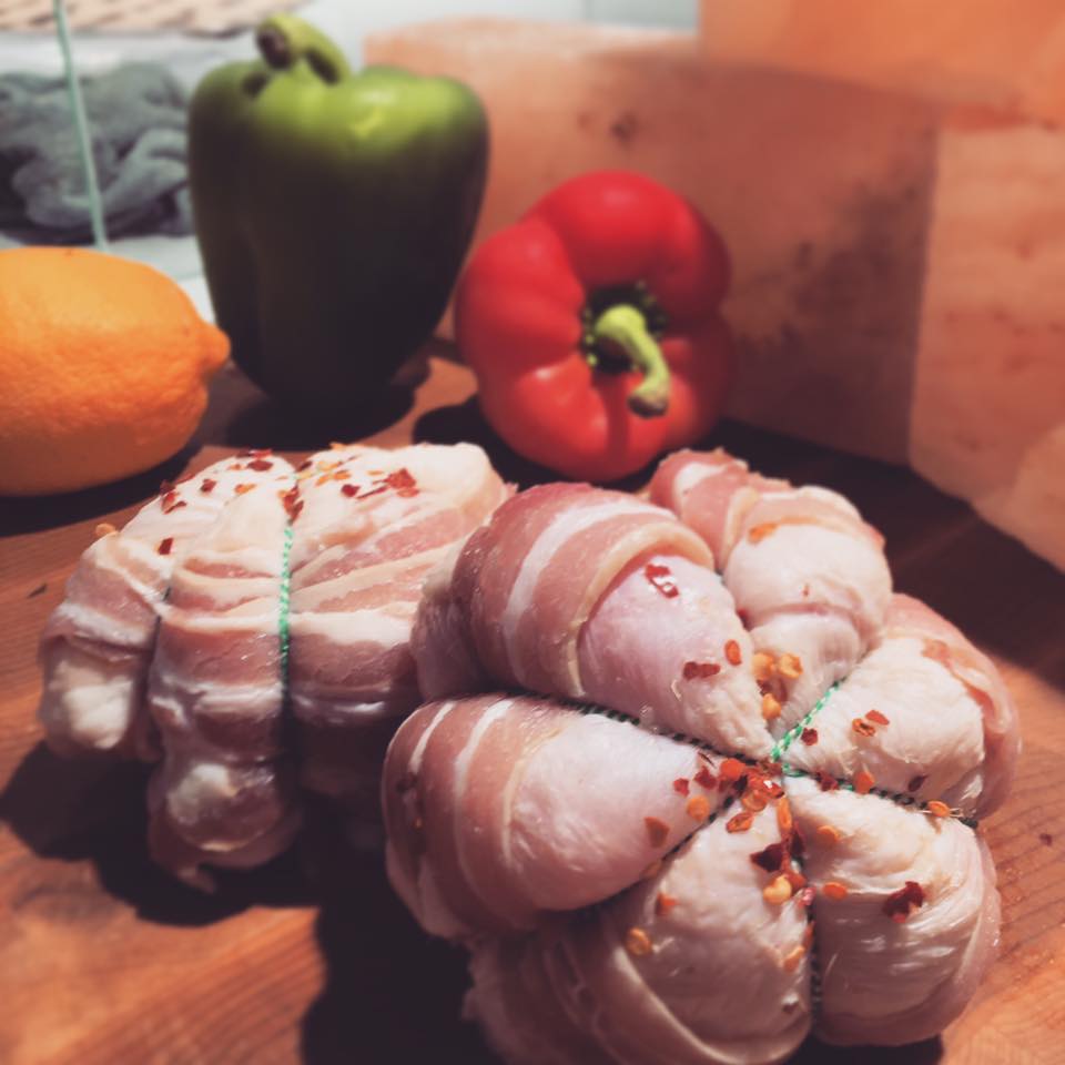 Webbsgc's tweet photo. Chicken parcels, stuffed with chorizo sausage & mozzarella, all wrapped in streaky bacon #Sundayperfection Available now at #BuxtonButchers https://t.co/JgDUUtU1mi