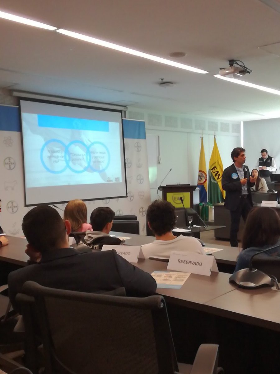 monica_amadov's tweet photo. "Desata tus pasiones, no te rindas y persigue tus metas" Juan Camilo Quintero @ANDI_Colombia @BayerInnovacion @UniversidadEAN https://t.co/bYqcbfyQhO