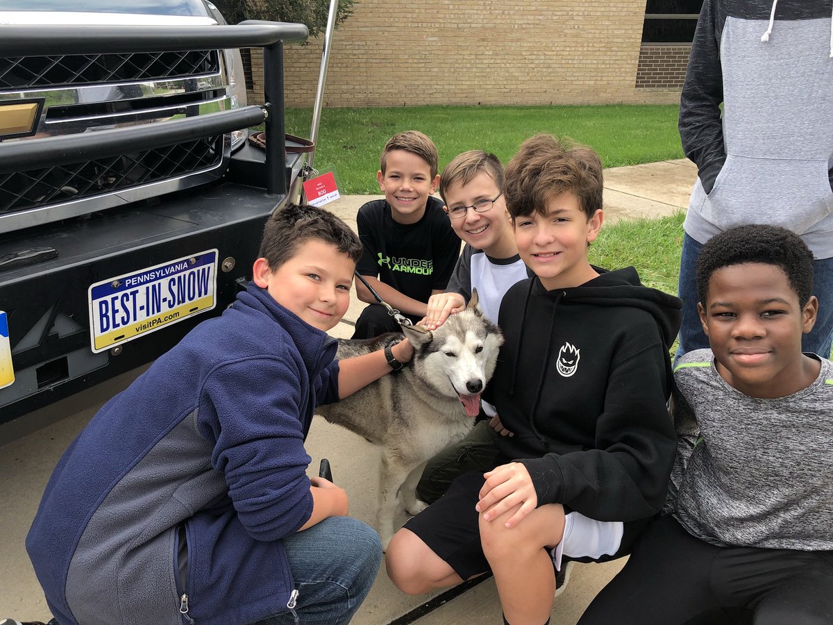STEMnaut's tweet photo. These kids are feeling the love!! #BestinSnow #IditarodDogs #CalloftheWild https://t.co/3XXnIvlGud