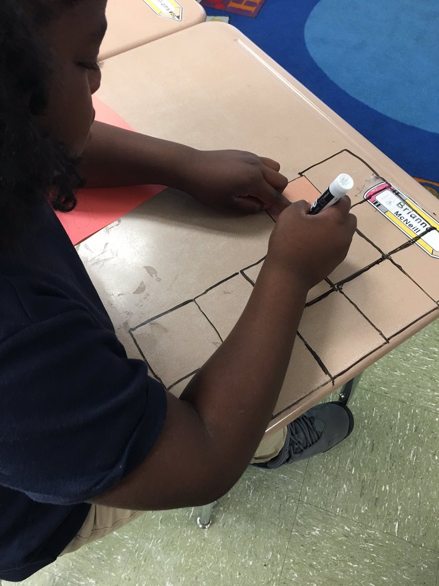 tonironi15's tweet photo. Tiling to find the #area of their desk. #CCSLeads #k5Math #MANES https://t.co/Ur5v3scc07