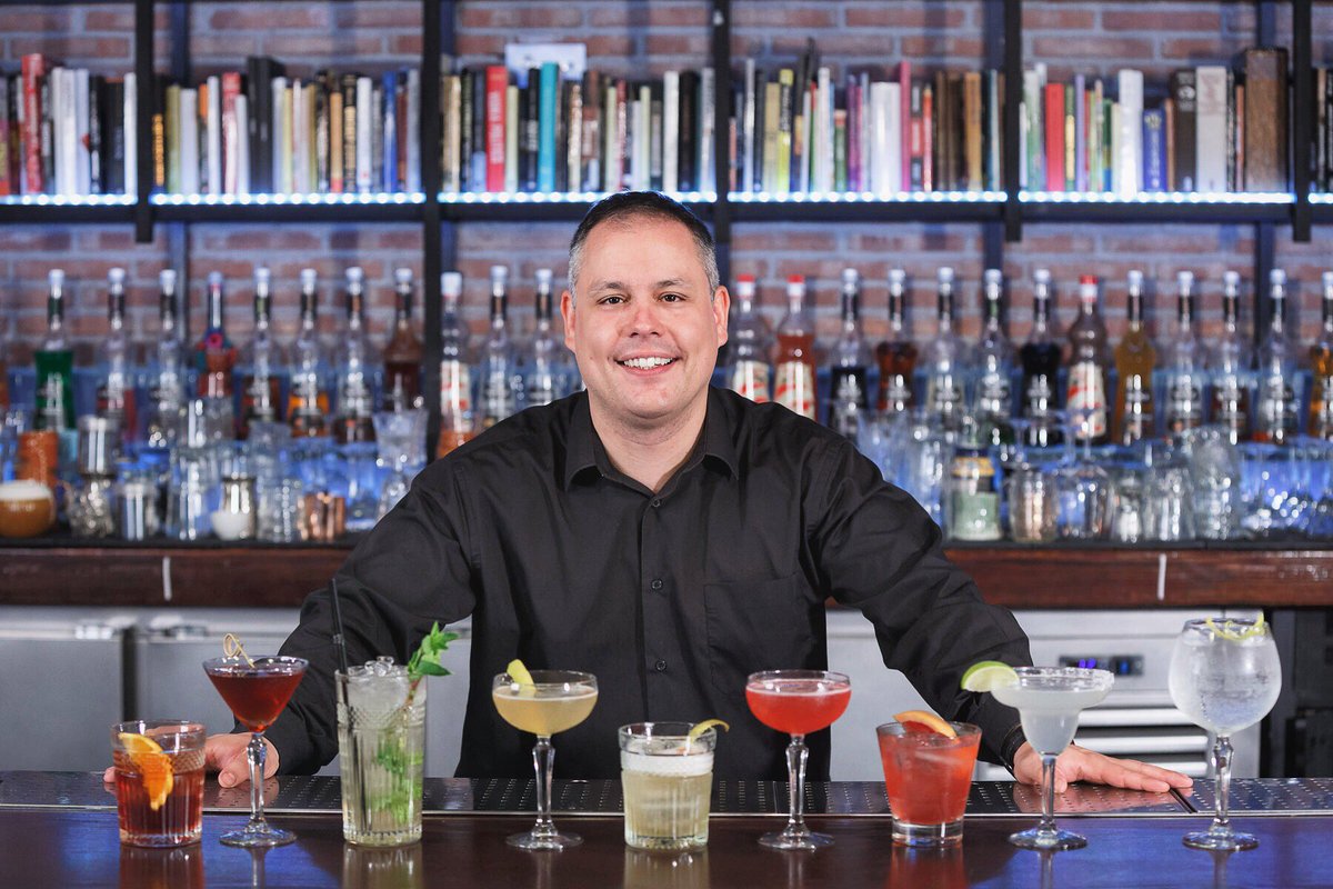 houseofmixology's tweet photo. Es un orgullo que la cultura sobre el mundo de la #coctelería y el profesionalizarse está cogiendo fuerza. Gracias por elegirnos para ello! https://t.co/qVtnYbKR4N