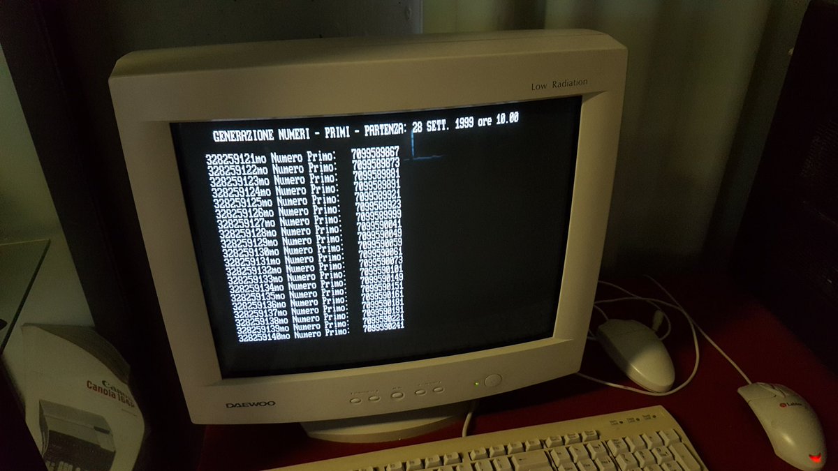 jinguangyahoe's tweet photo. nella mia facoltà c'è un computer che sta calcolando numeri primi dal 1999 https://t.co/sZ0q4qtl45