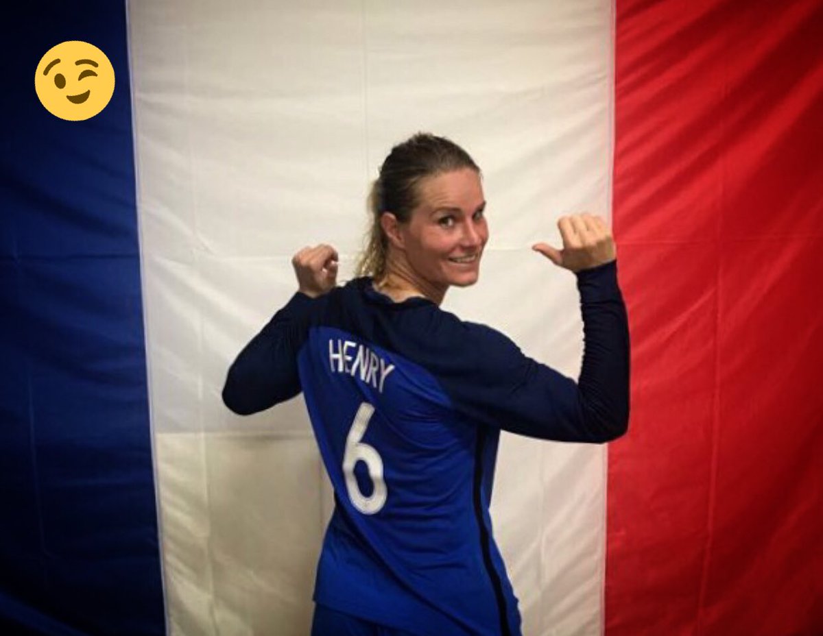 amandinehenry6's tweet photo. Coucou tout le monde,
J’offre mon maillot de 🇫🇷 vs 🇬🇭 !
Un maX de #RT +💙 et 1️⃣ follower sera tiré(e) au sort 🍀 dans 48h ⏰
Feu 🔥 #Mandy🎁 https://t.co/7BYqg3Votd