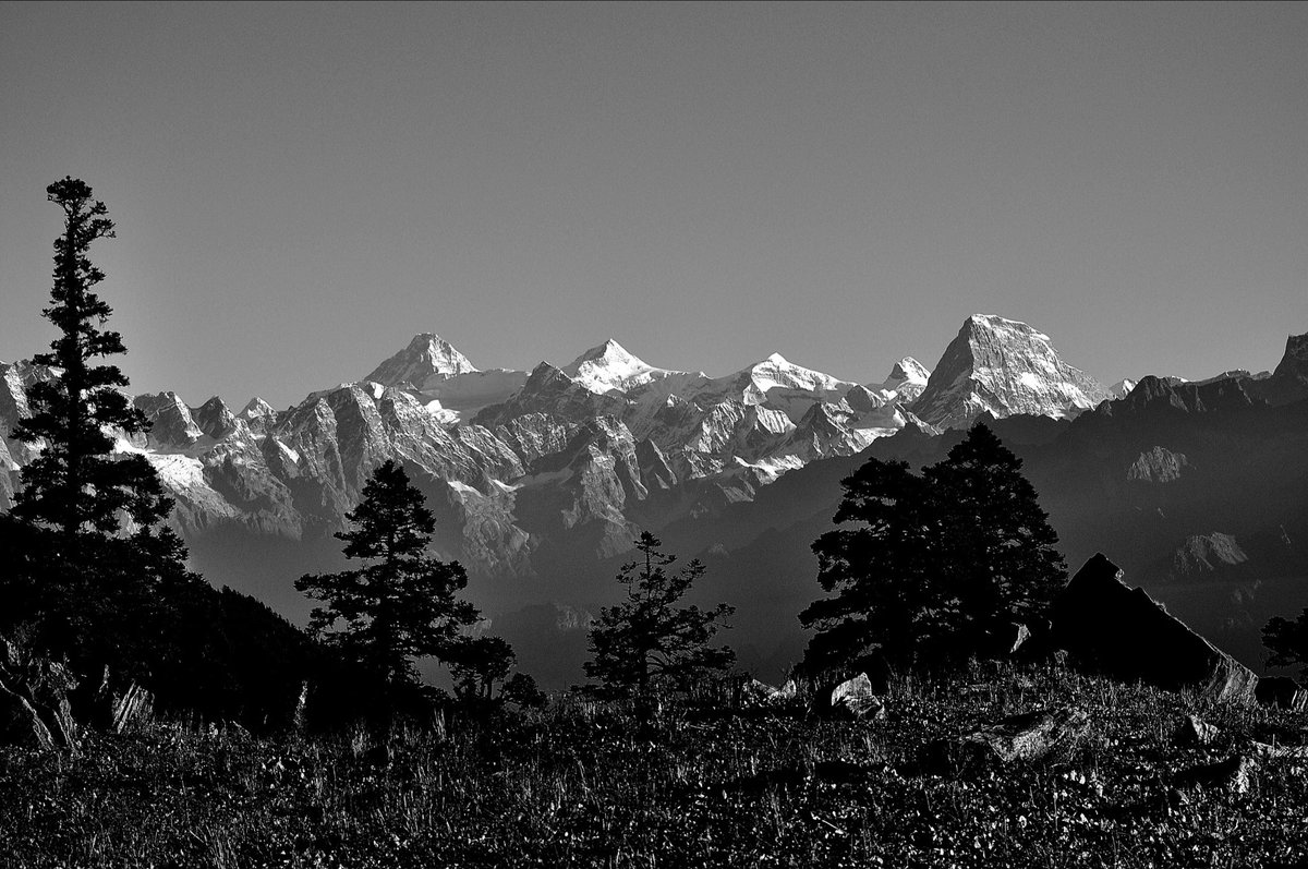 praveenbhat8086's tweet photo. “Travel makes one modest; you see what a tiny place you occupy in the world.” — Gustave Flaubert
@Indiahikes #himalyanrange https://t.co/FNJIEfp5YW