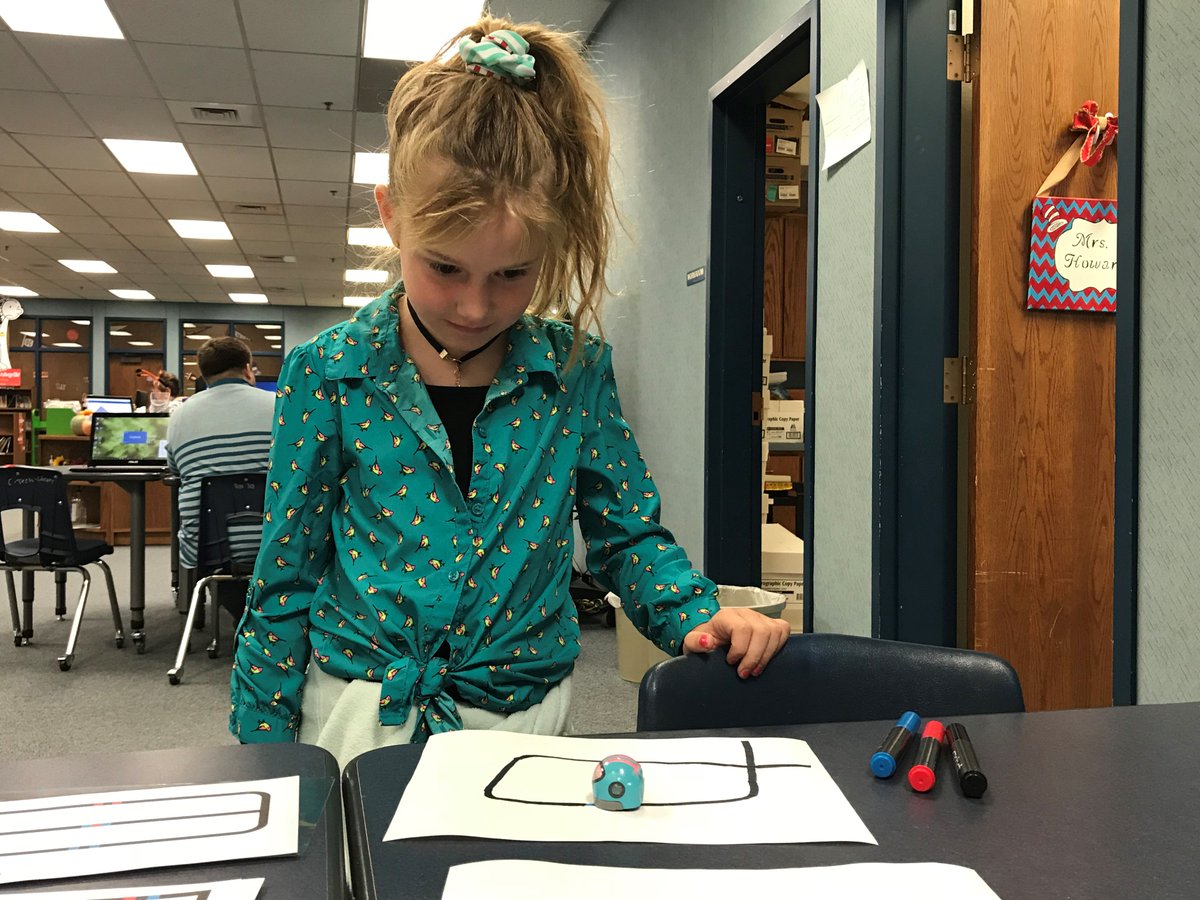 fisdci's tweet photo. School is STEAMing up at Westwind today! Students explore coding with Ozobots during "Tinker Tuesday!" #frenshare #STEM #FrenshipNation https://t.co/zmS0a89bIJ