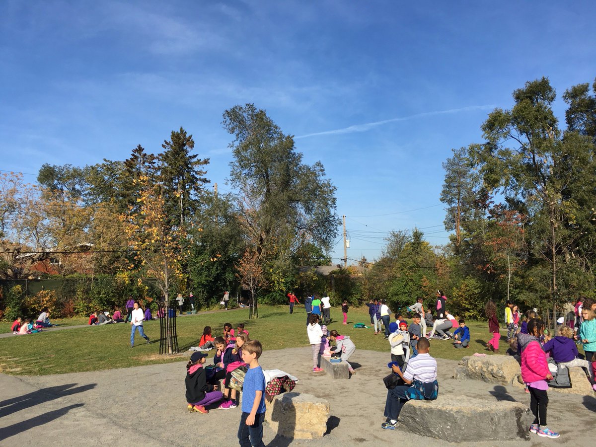 Collation extérieure sans frontière! À SGN, nous sommes une école, une famille! #rassemblementtransformé #bienveillance <a href="/ecolecatholique/">CECCE</a>
